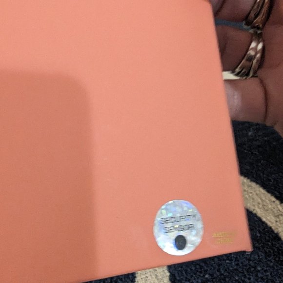 Spirit of Love (NWT) - still in box - Wired Heart drop & dangle gold earrings- - Picture 3 of 3